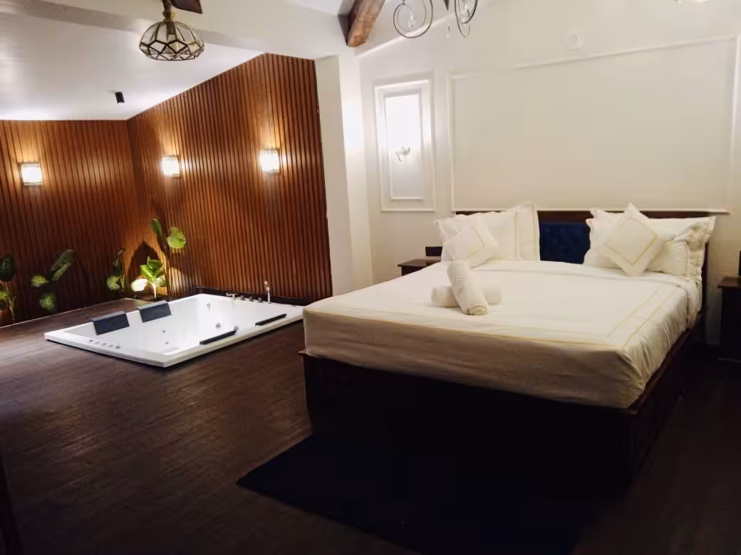 LUXURY ROOM+BIG JACUZZI+POOL