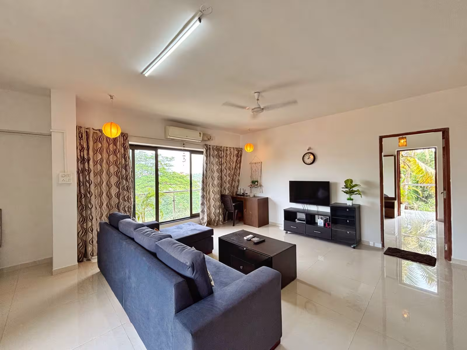 2bhk Apt with Rooftop Pool