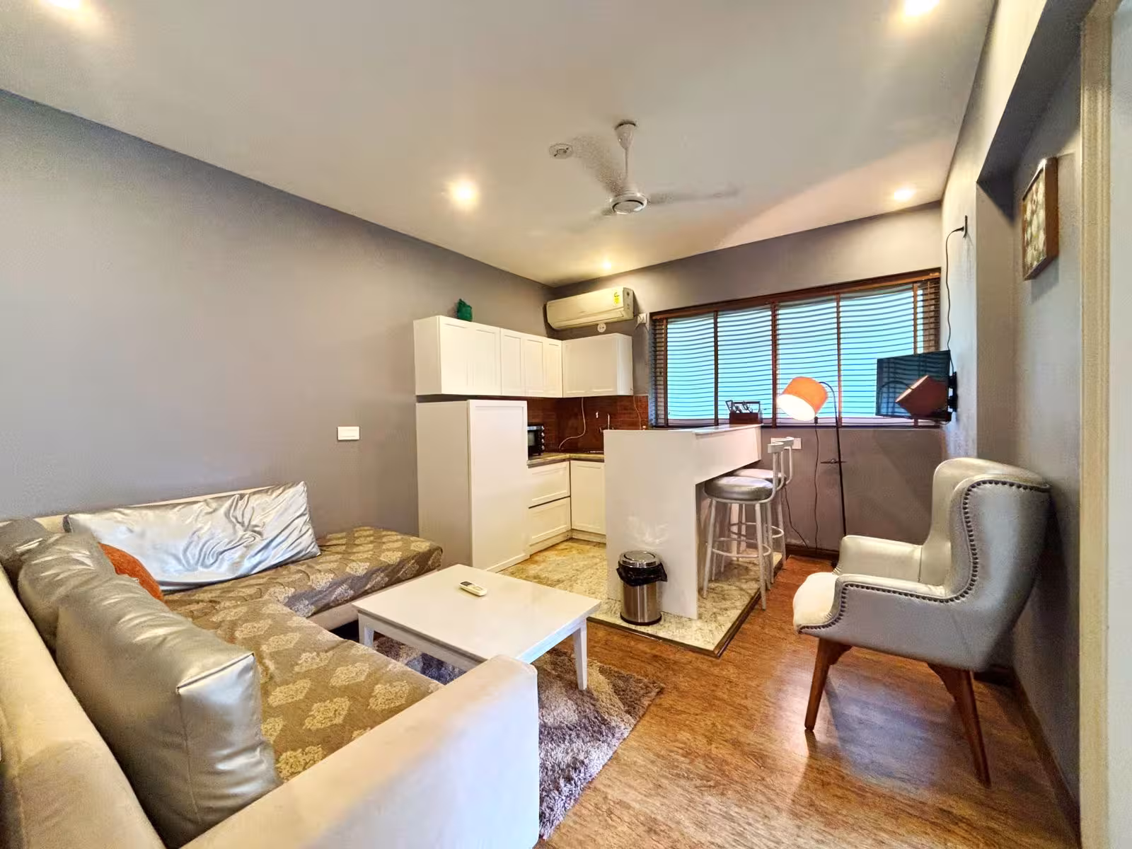 Lux 1 BR Condo with Pool