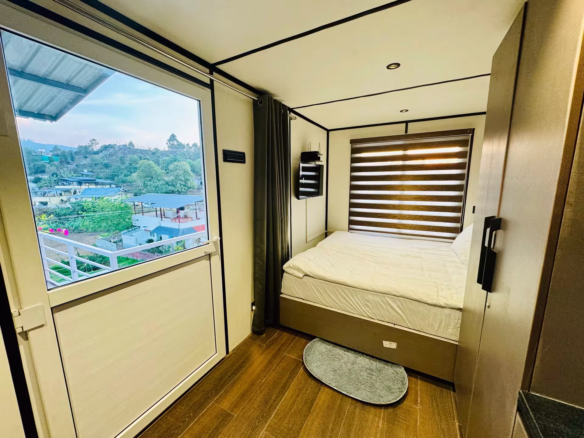 Cozy Capsule 2 Bedroom photo 3