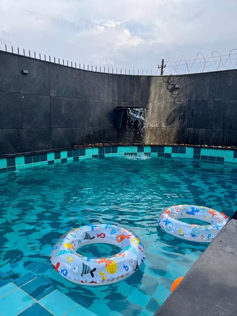 Pool 2