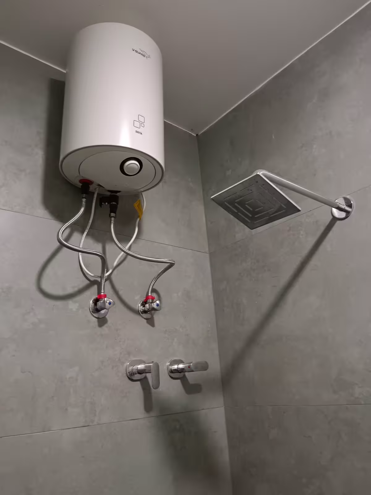 Washroom 1 4